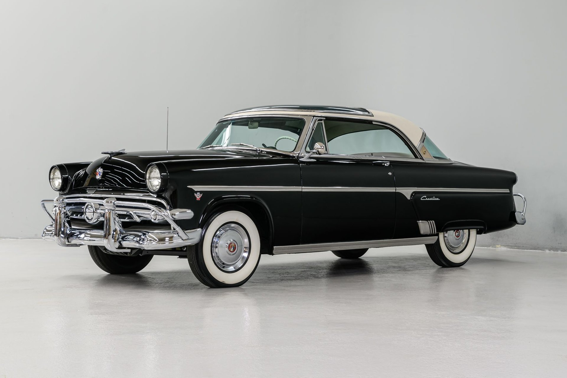 1954 Ford Crestline